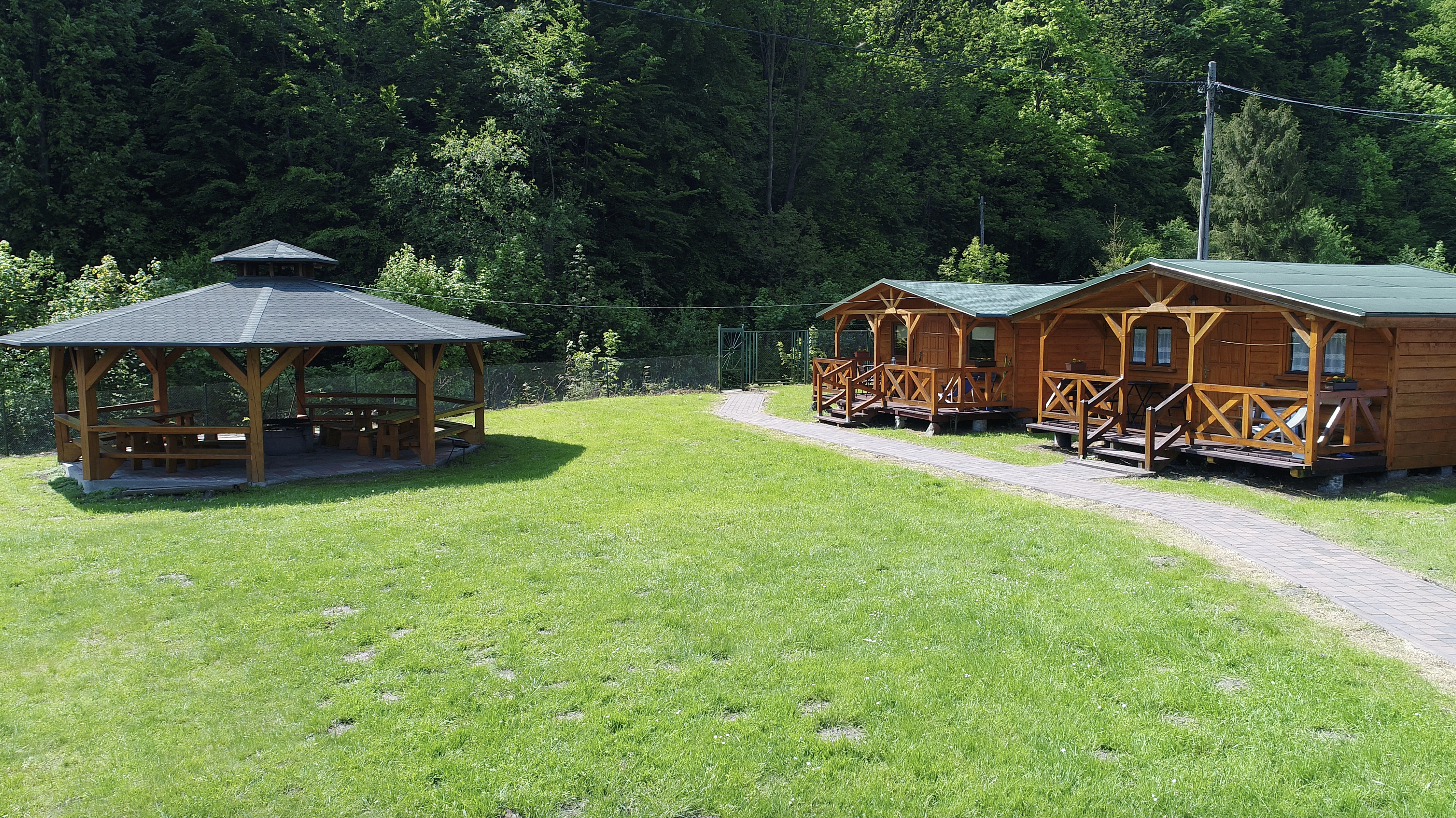drewniane domki i altana grillowa